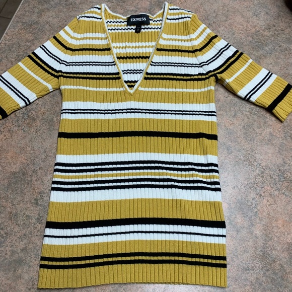 Express top - Picture 1 of 3